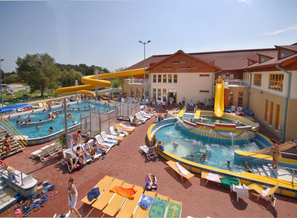 Club Mendan Aparthotel ザラカロシュ エクステリア 写真